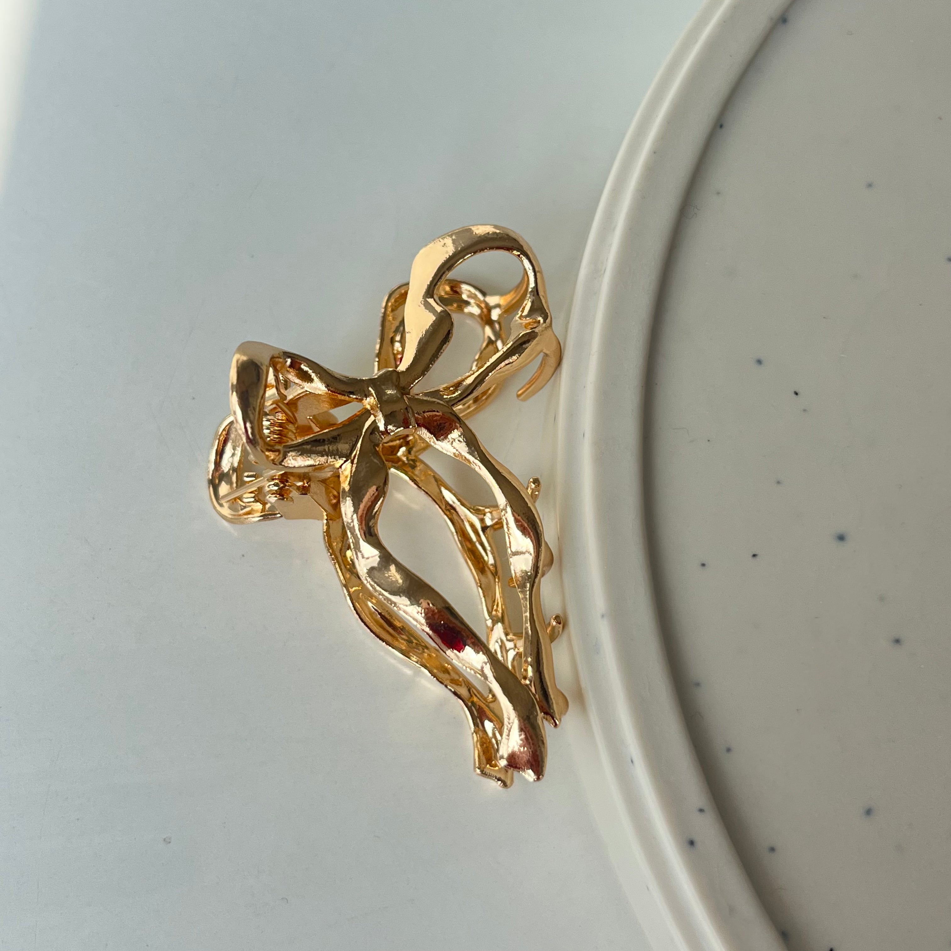 Lustre Bow – Medium Gold Clip